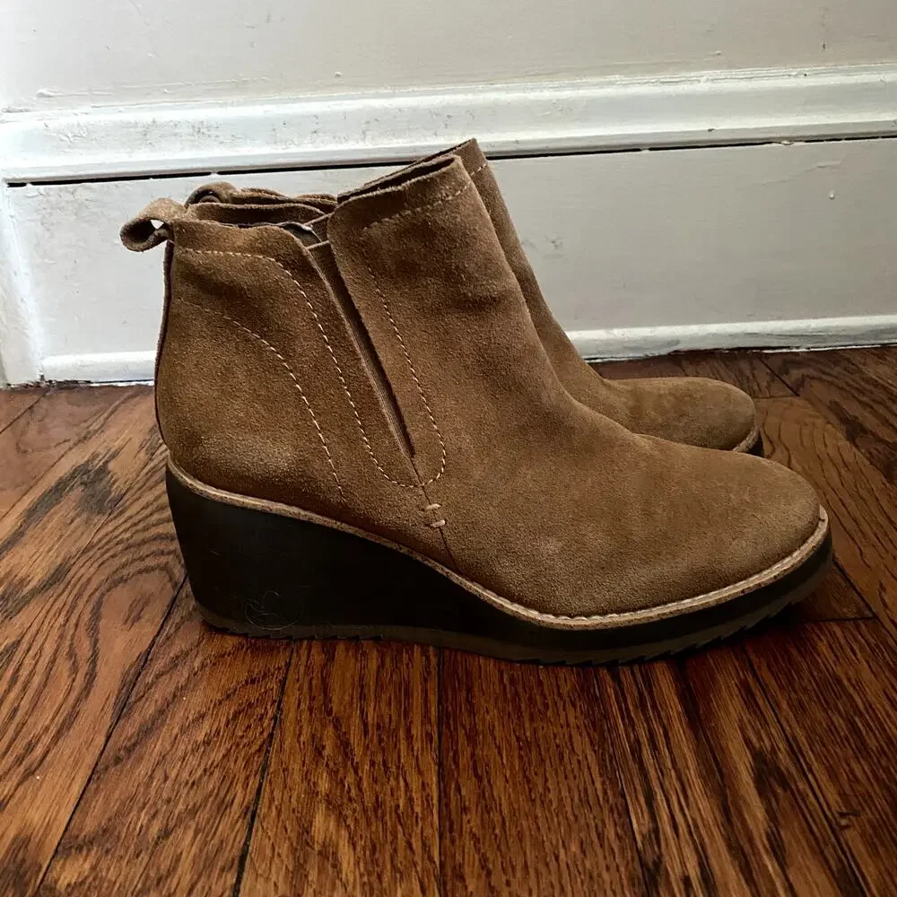 Sofft Tan Aqua Suede Ankle Boots Size 9M Leather 2 1/2in Wedge Heels Slip On
